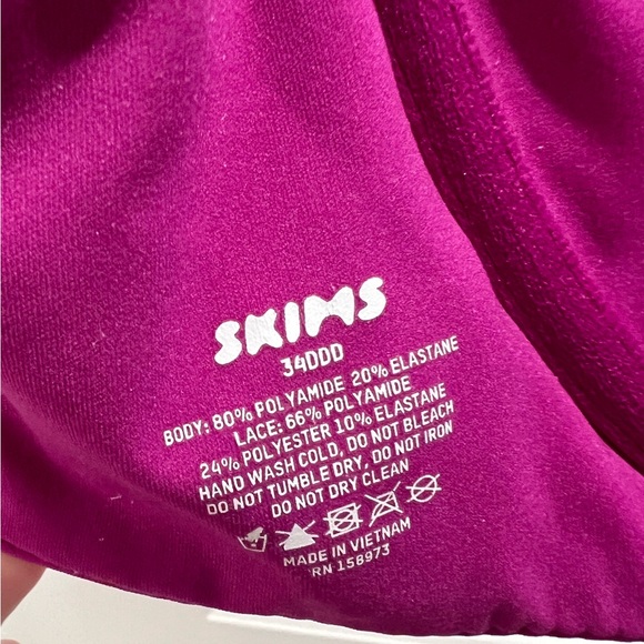 Skims 34DDD Fits Everybody Lace Unlined
Scoop Bra Lollipop Purple - Picture 7 of 7